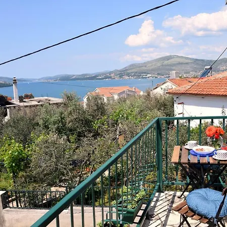 Franceska - Okrug Gornji 2+2 * Trogir