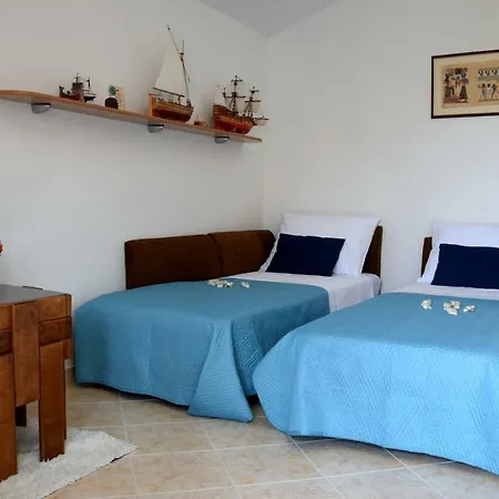 Appartement Franceska - Okrug Gornji 2+2 *