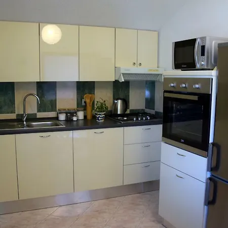 Appartement Franceska - Okrug Gornji 2+2 *